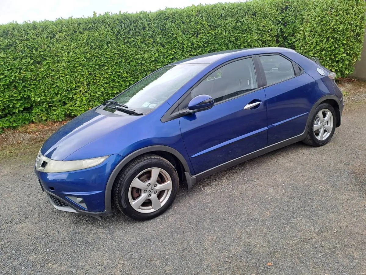 Honda civic car. - Image 2