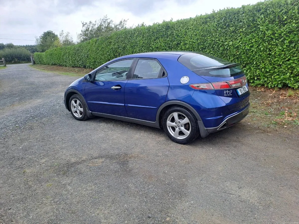 Honda civic car. - Image 6