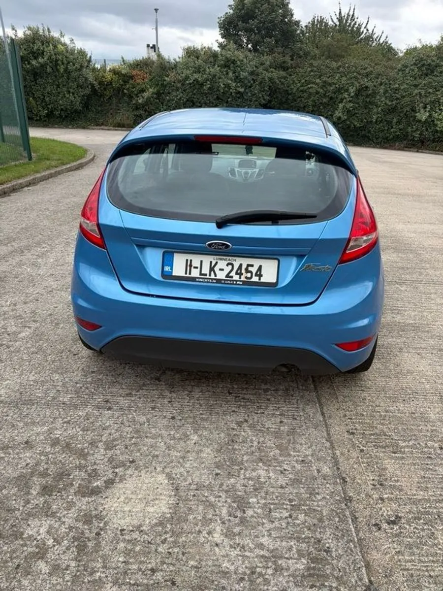 2011 Ford Fiesta - Image 2