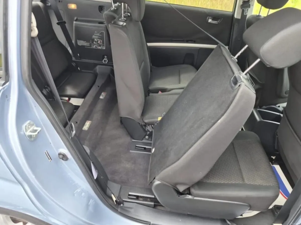 Toyota Corolla 2010 - Image 2