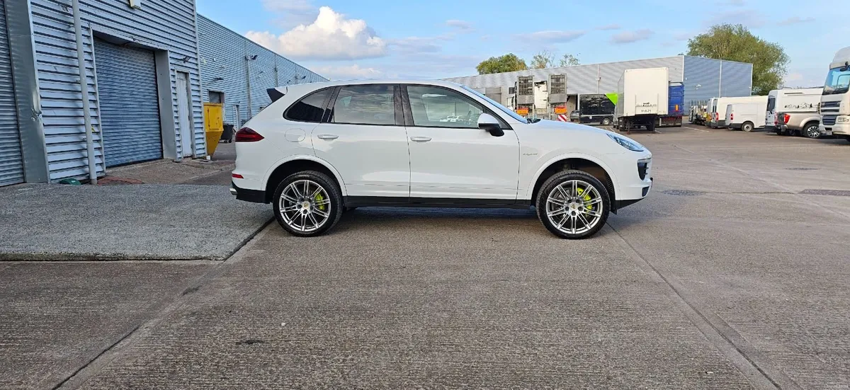 Porsche Cayenne S E-Hybrid 2016 unusual hi-sepc - Image 6
