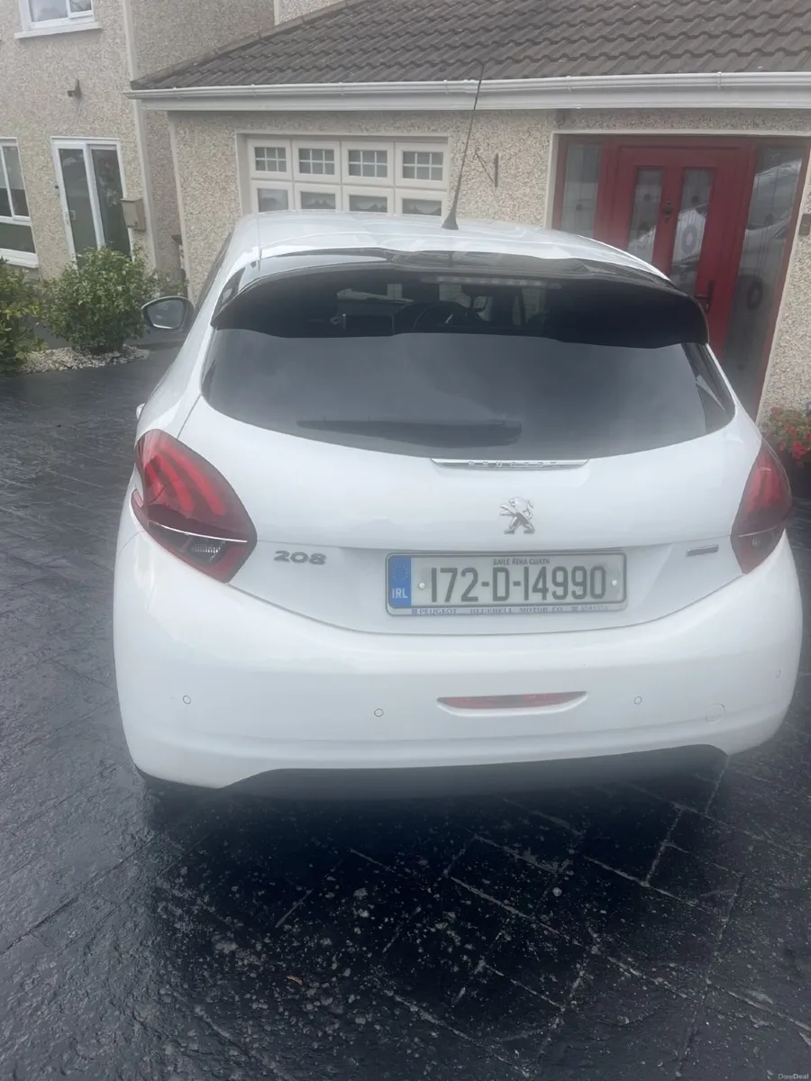 Peugeot 208 2017 automatic - Image 2