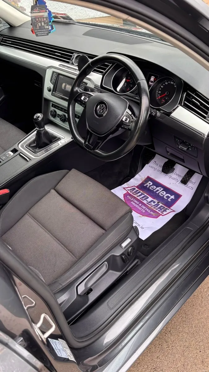 Volkswagen Passat 2016 - Image 5