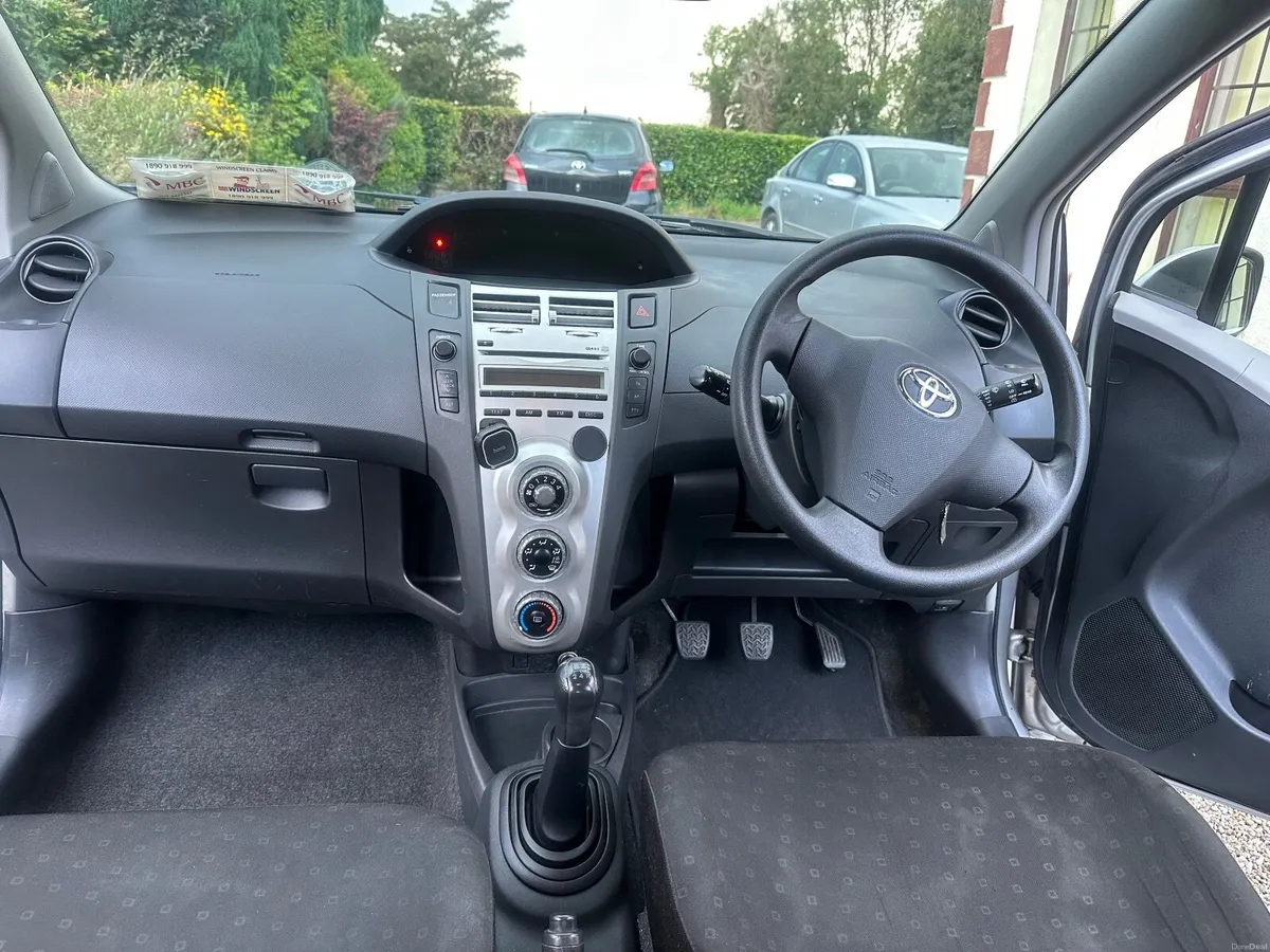 Toyota Yaris 2006 Silver - Image 4