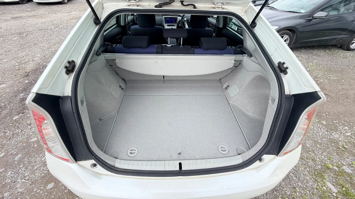 Toyota Prius 2015 Fresh NCT - Image 6