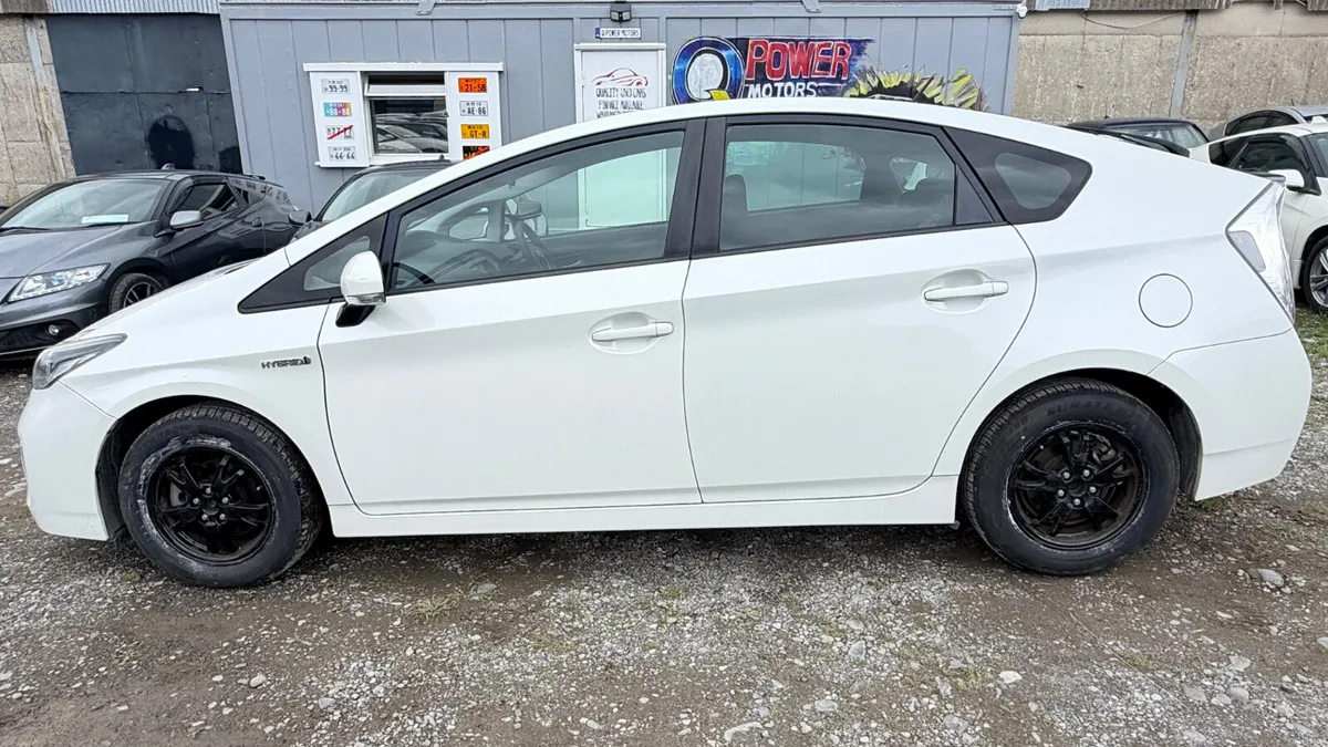Toyota Prius 2015 Fresh NCT - Image 4