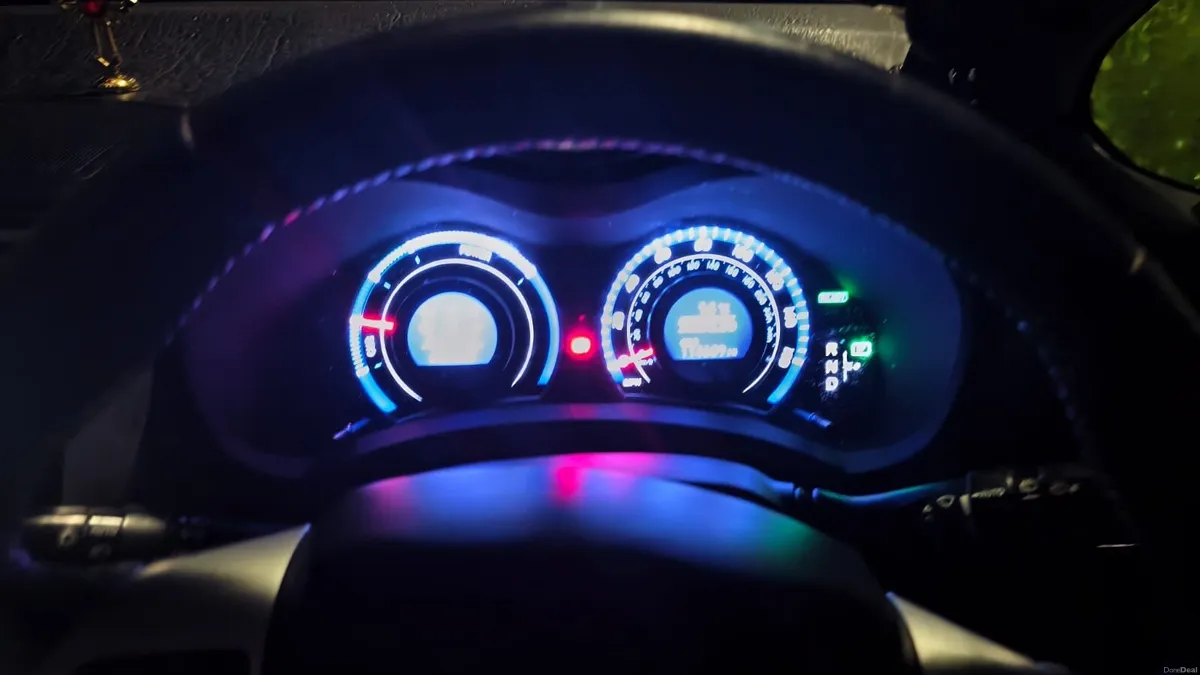 Toyota Auris 2012 - Image 2