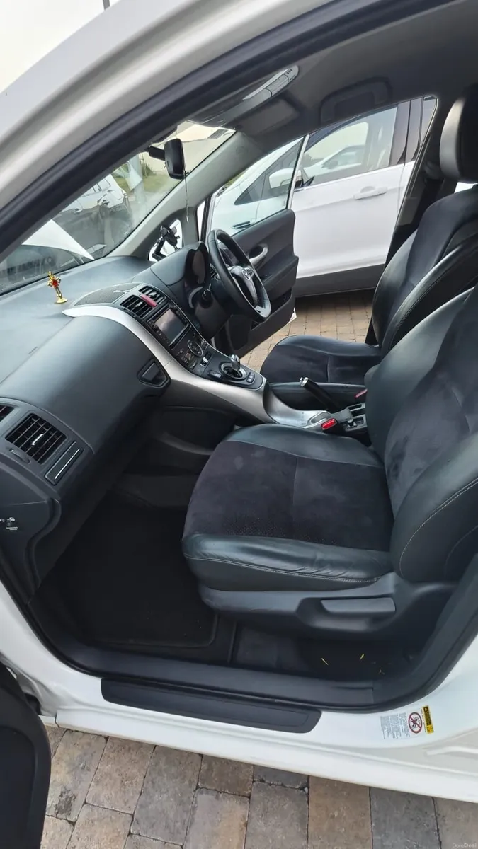 Toyota Auris 2012 - Image 4