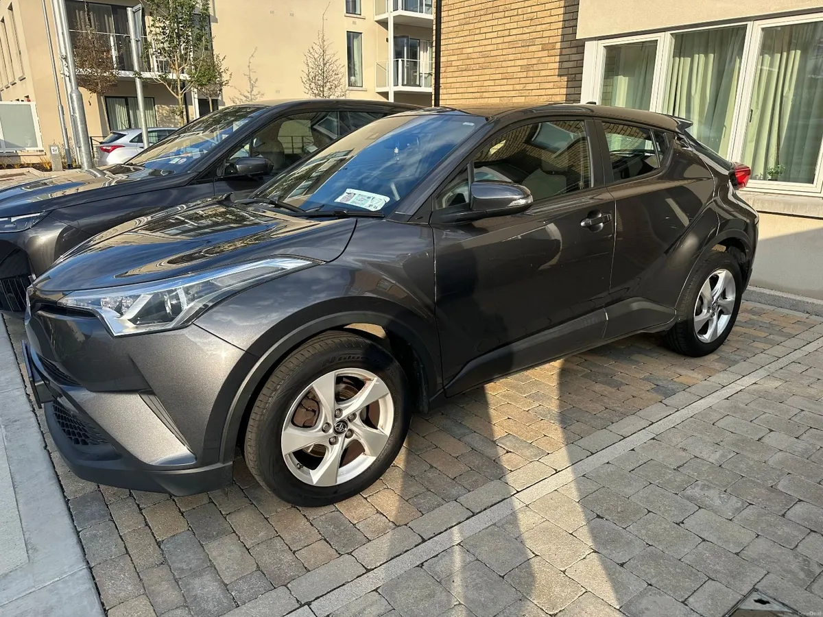Toyota C-HR 2017 - Image 2