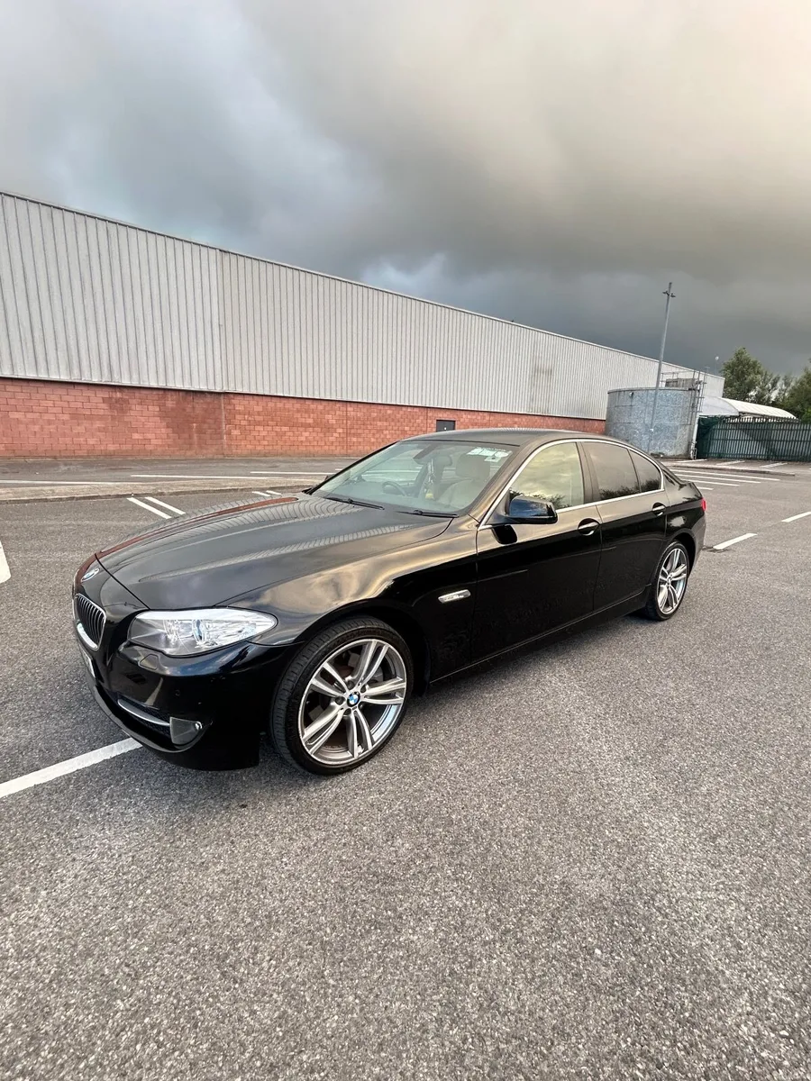 BMW 5-Series 2011 - Image 1