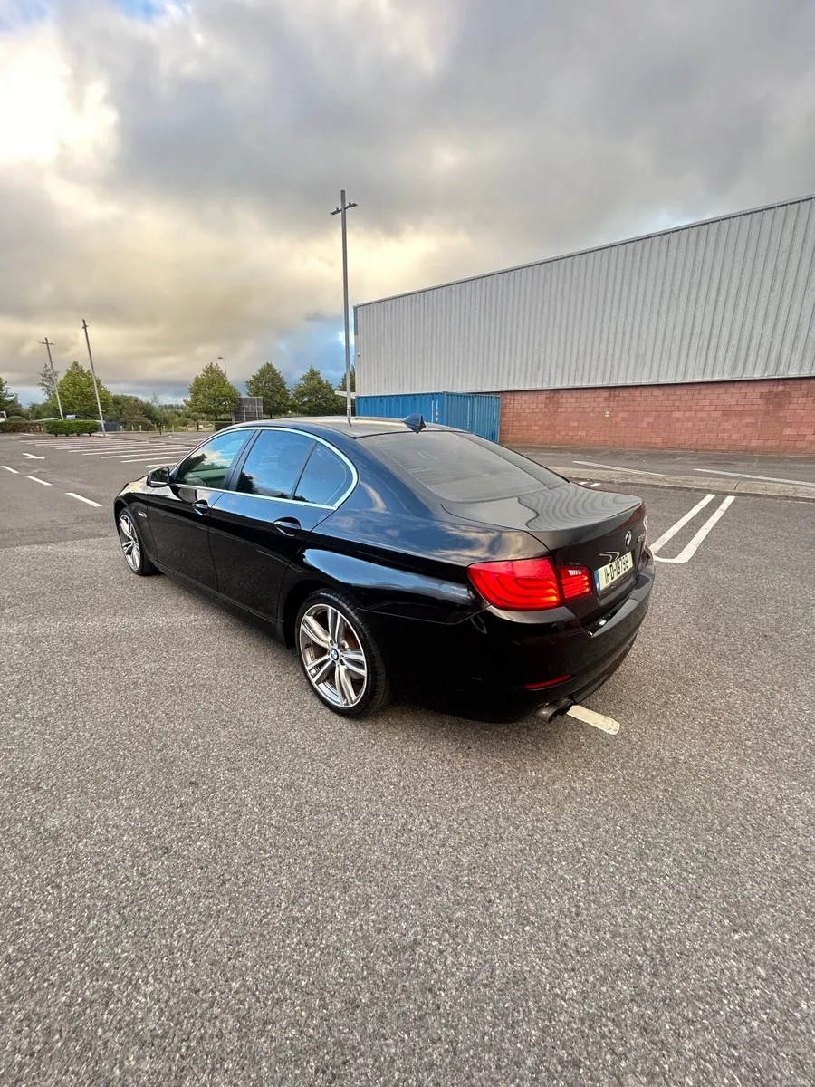 BMW 5-Series 2011 - Image 6