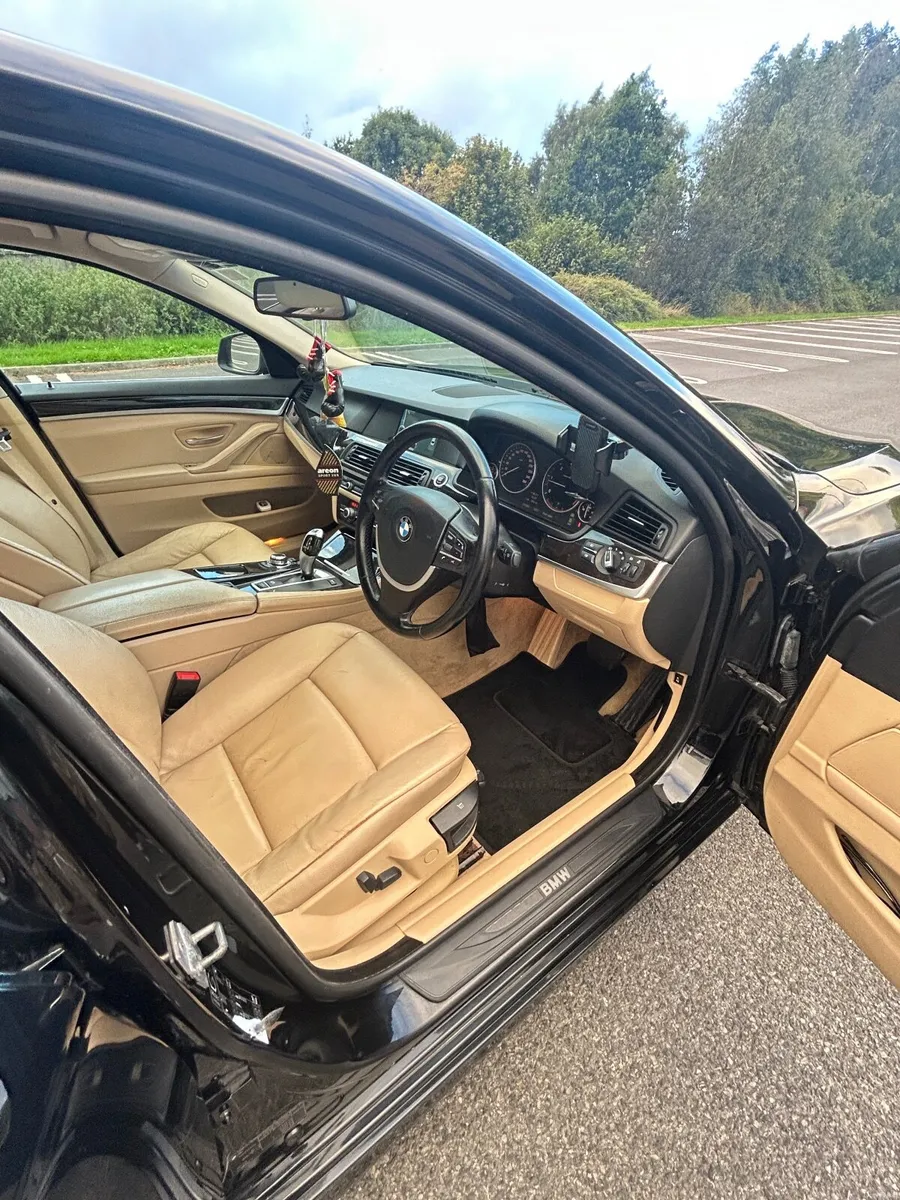 BMW 5-Series 2011 - Image 5