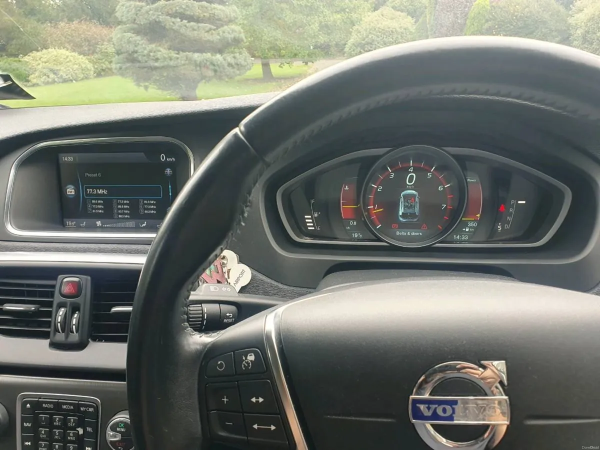 Volvo V40 1.6 Petrol T4 R Design Automatic - Image 2