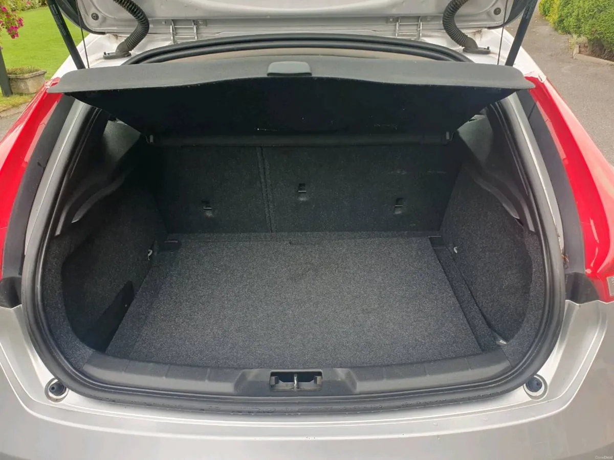 Volvo V40 1.6 Petrol T4 R Design Automatic - Image 3