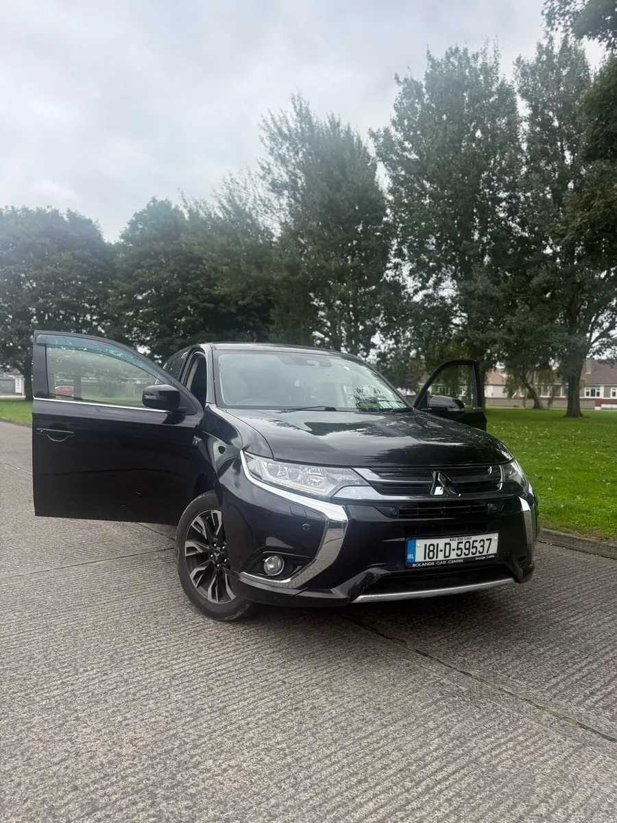 Mitsubishi Outlander 2018 Automatic PHEV - Image 1