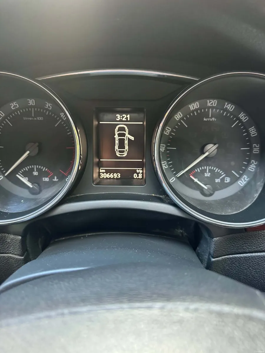 Car - Image 2