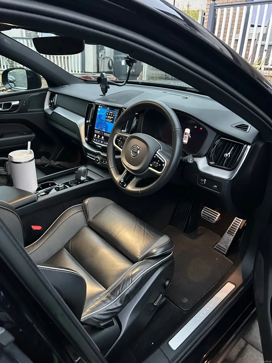 Volvo XC60 2022 - Image 4