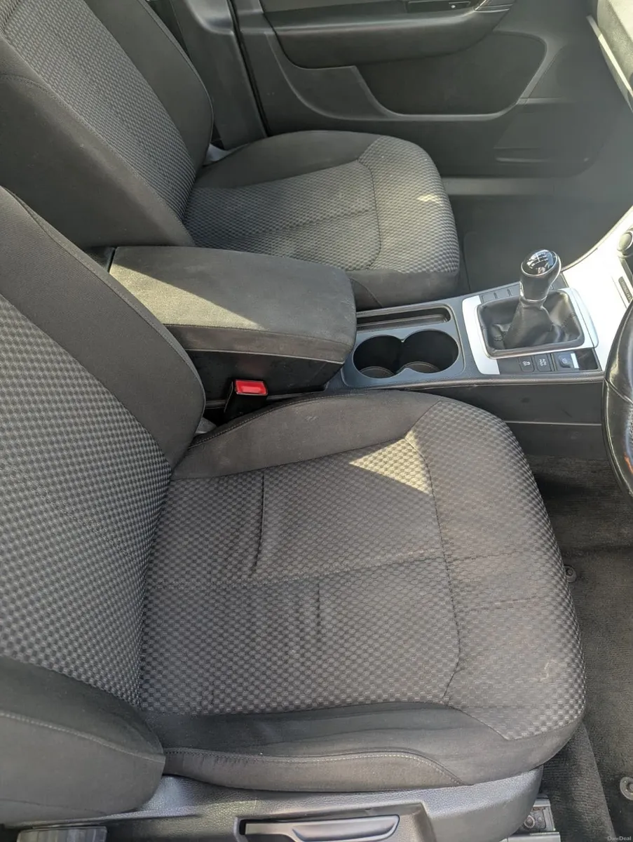 Volkswagen Passat 2012 - Image 3