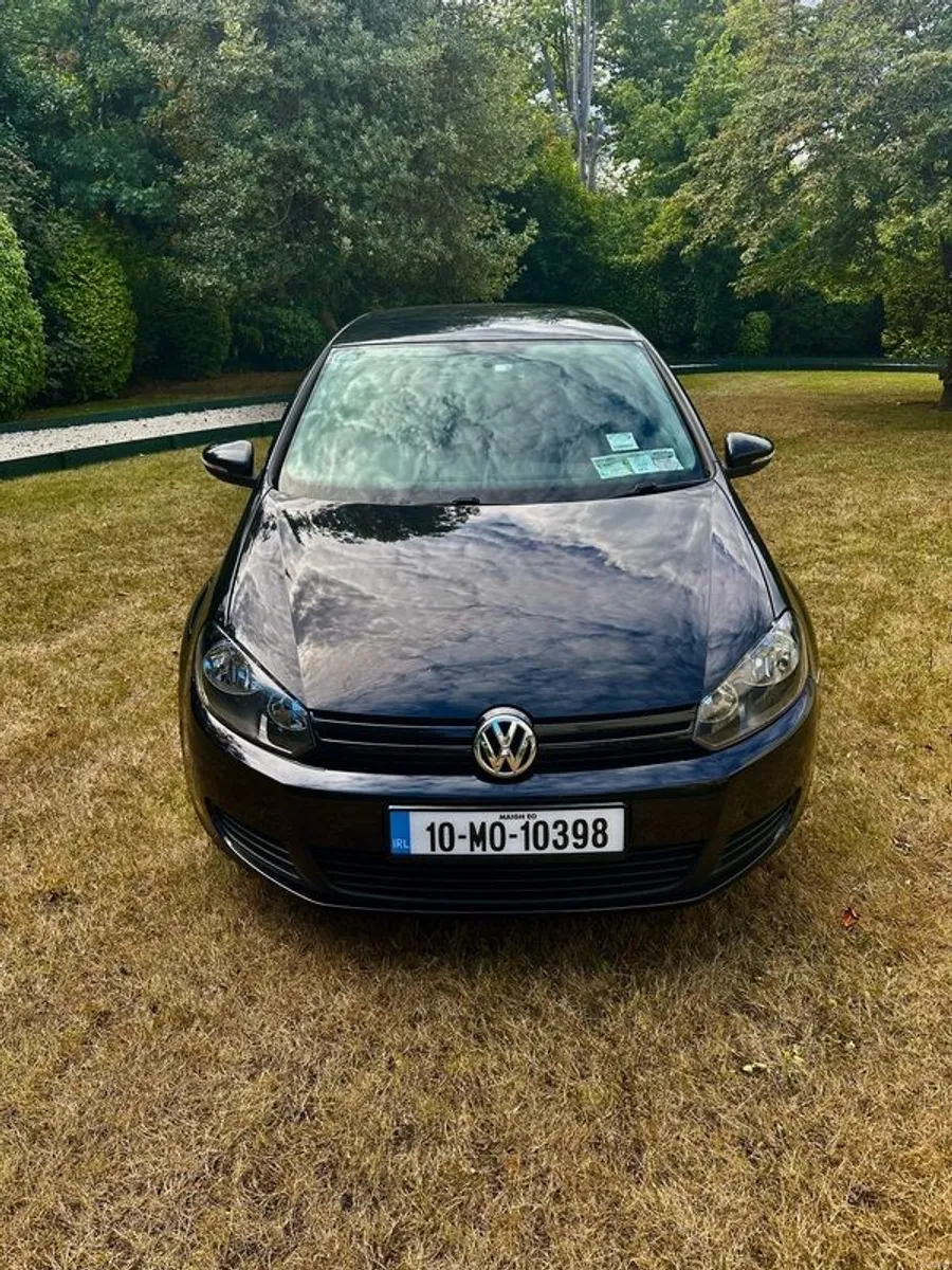 2010 Volkswagen Golf - Image 1