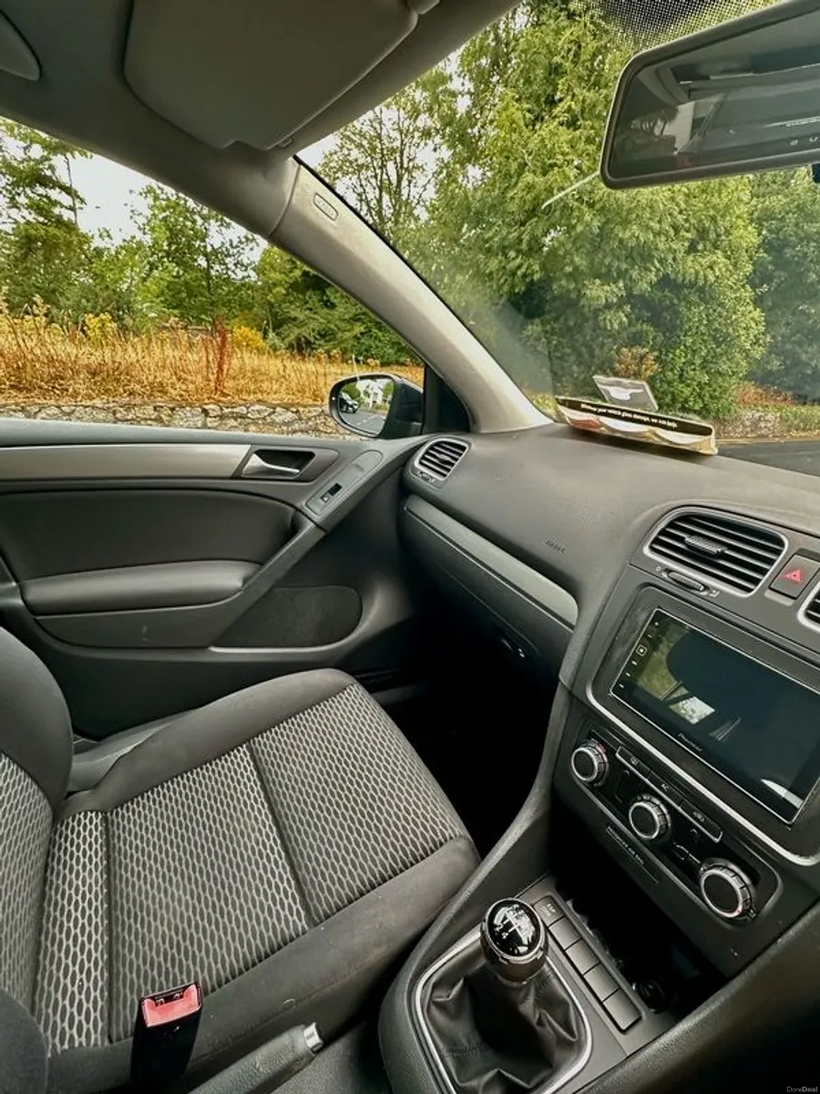 2010 Volkswagen Golf - Image 5