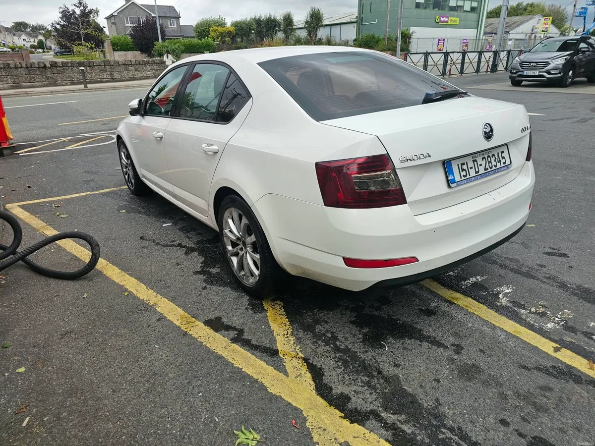 2015 Skoda Octavia Automatic - Image 4