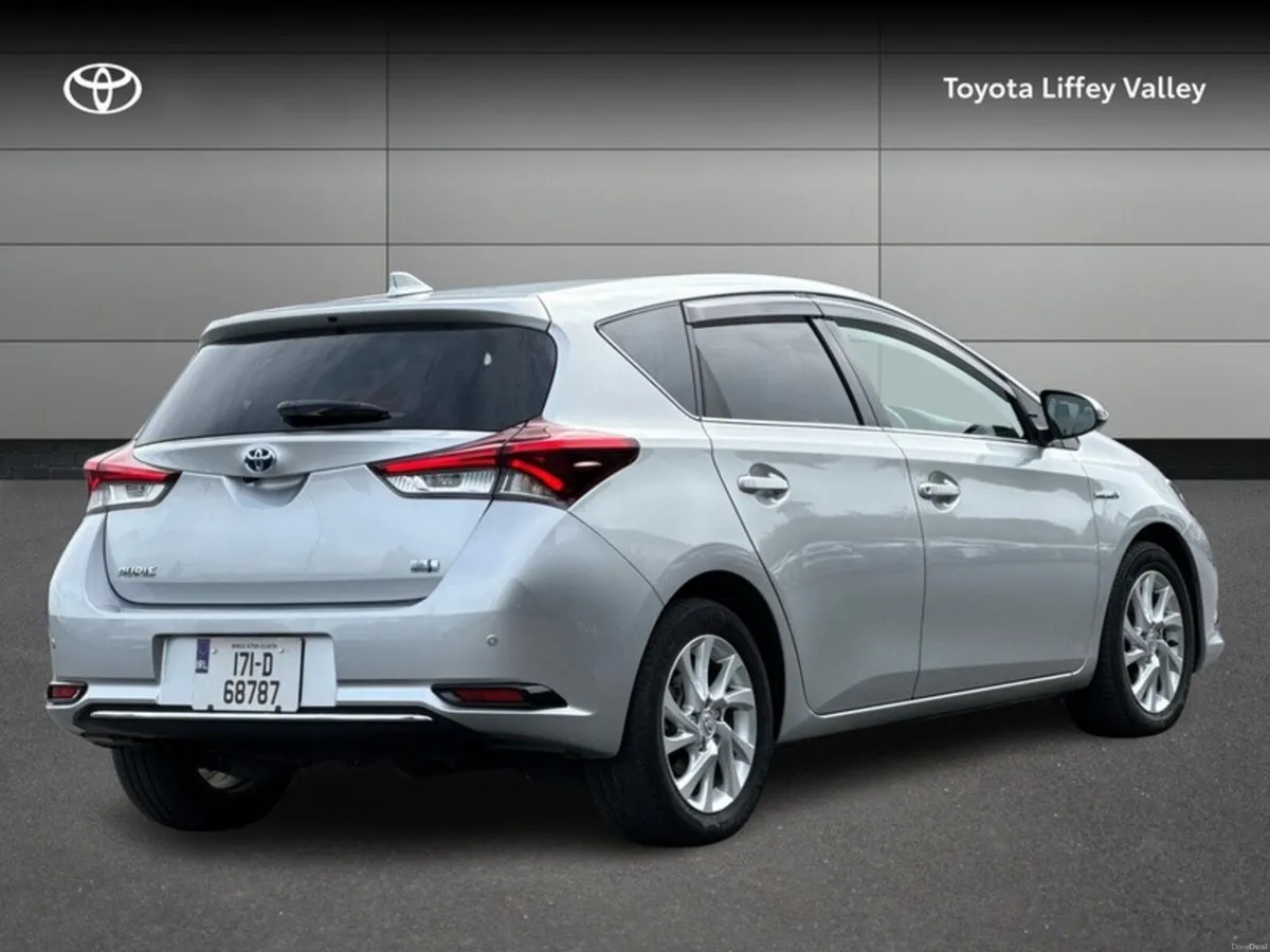 Toyota Auris AURIS HYBRID 1.8 - Image 2
