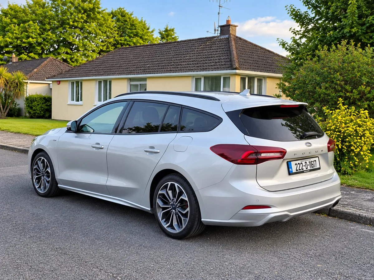 2022 Ford Focus ST-Line - Image 5