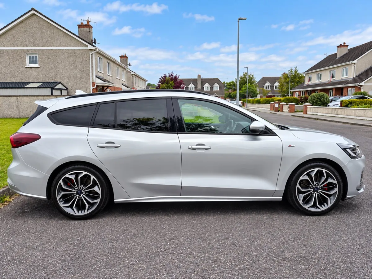 2022 Ford Focus ST-Line - Image 2