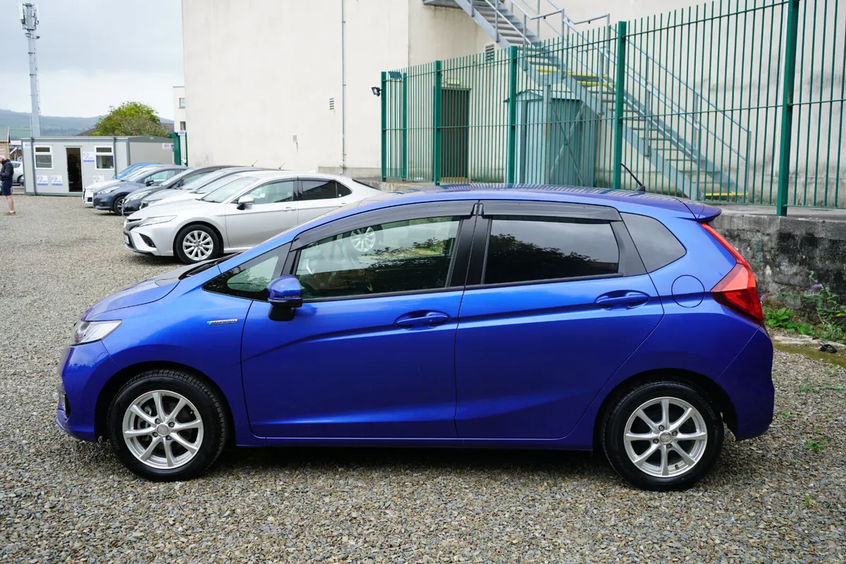 2017 Honda Fit Hybrid - Image 6