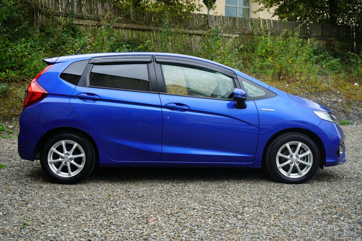 2017 Honda Fit Hybrid - Image 4