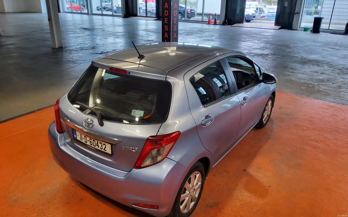 Toyota Yaris 2011 - Image 2