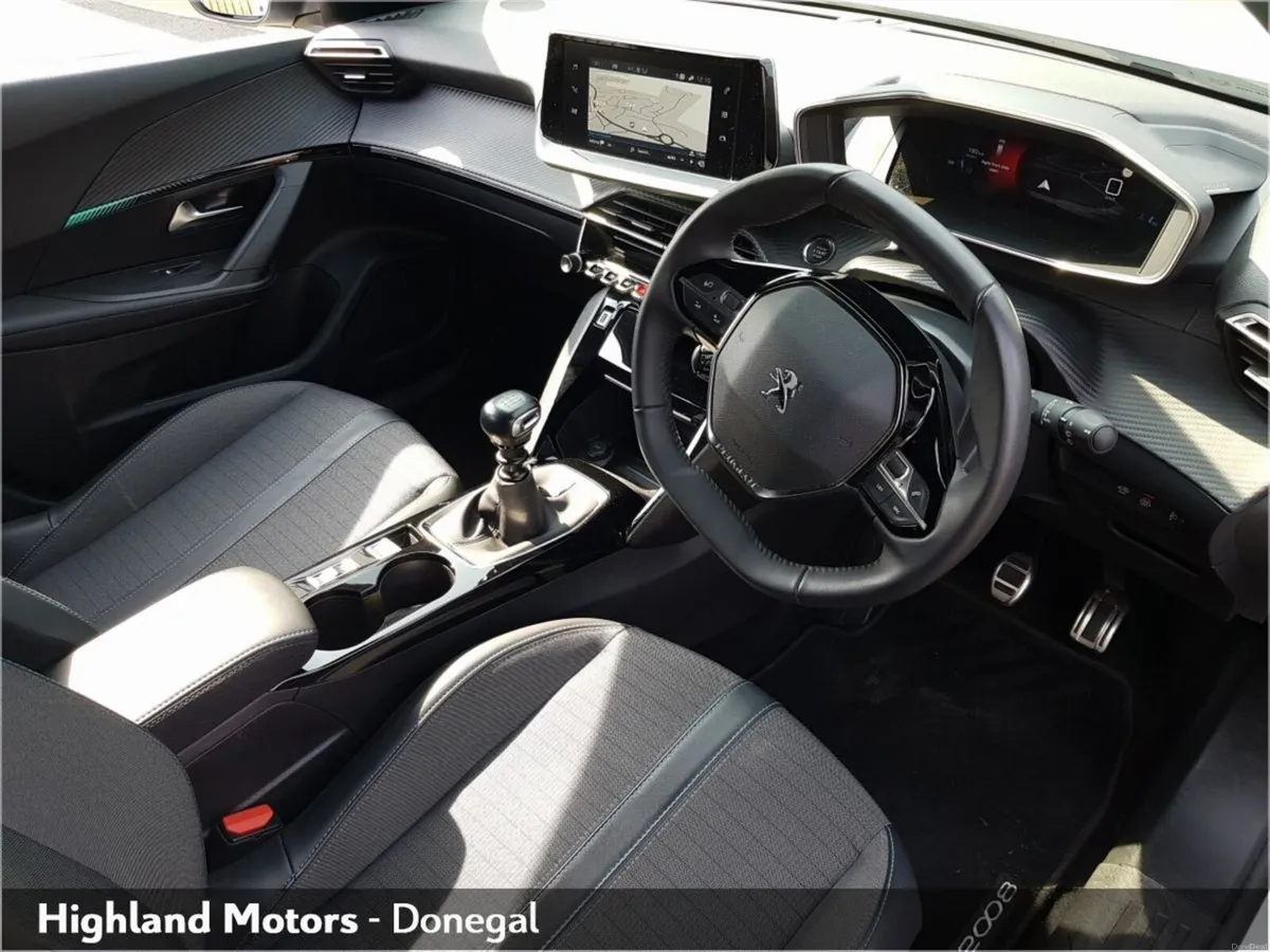Peugeot 2008 1.2 Puretech 100bhp Allure - Image 6