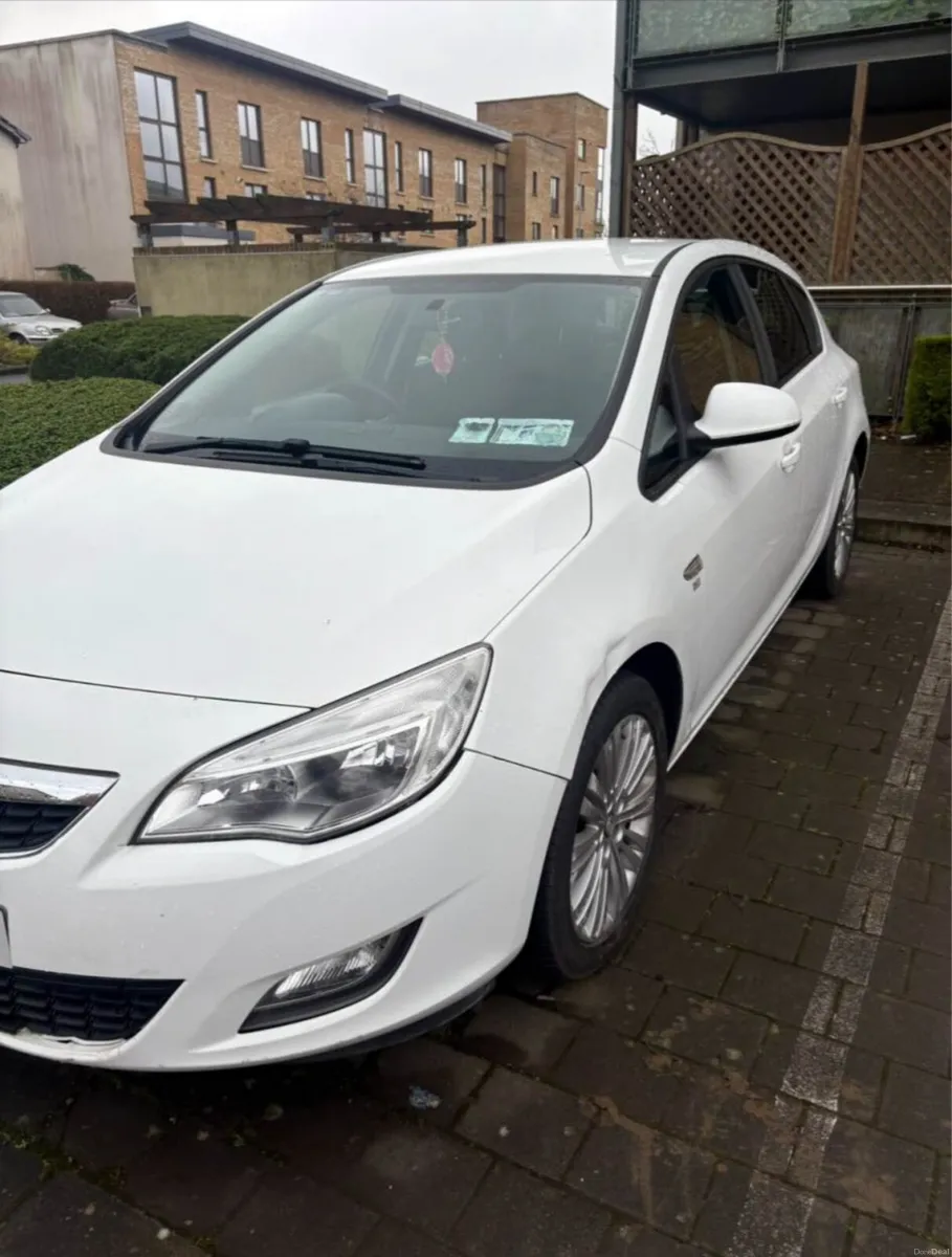 Vauxhall Astra 2011 - Image 1