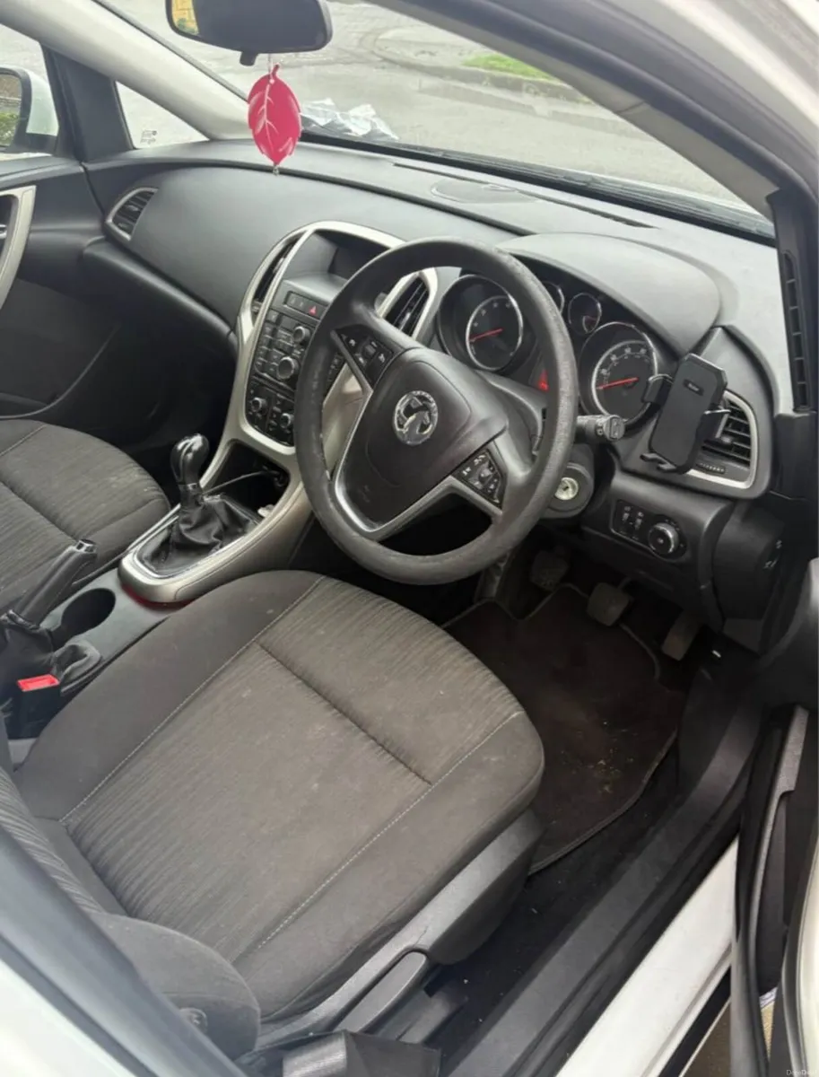 Vauxhall Astra 2011 - Image 3