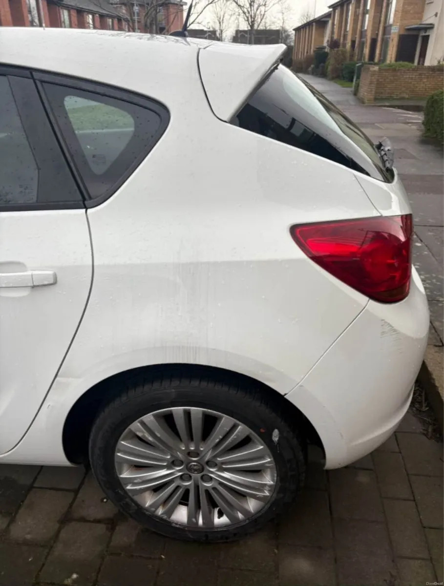 Vauxhall Astra 2011 - Image 2