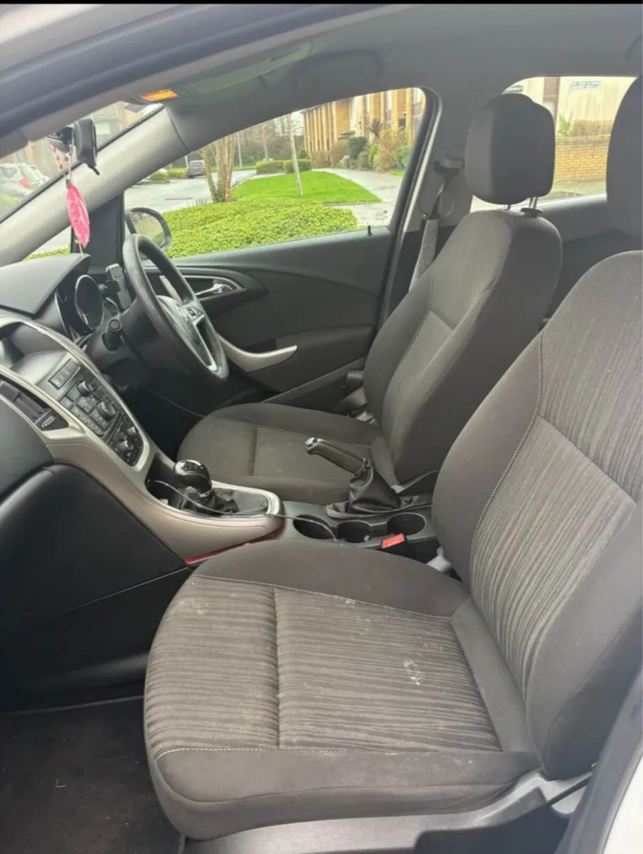 Vauxhall Astra 2011 - Image 4