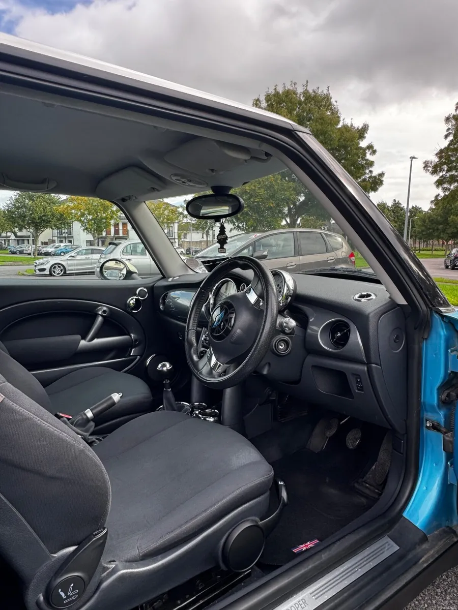 Mini Cooper 2004 - Image 2