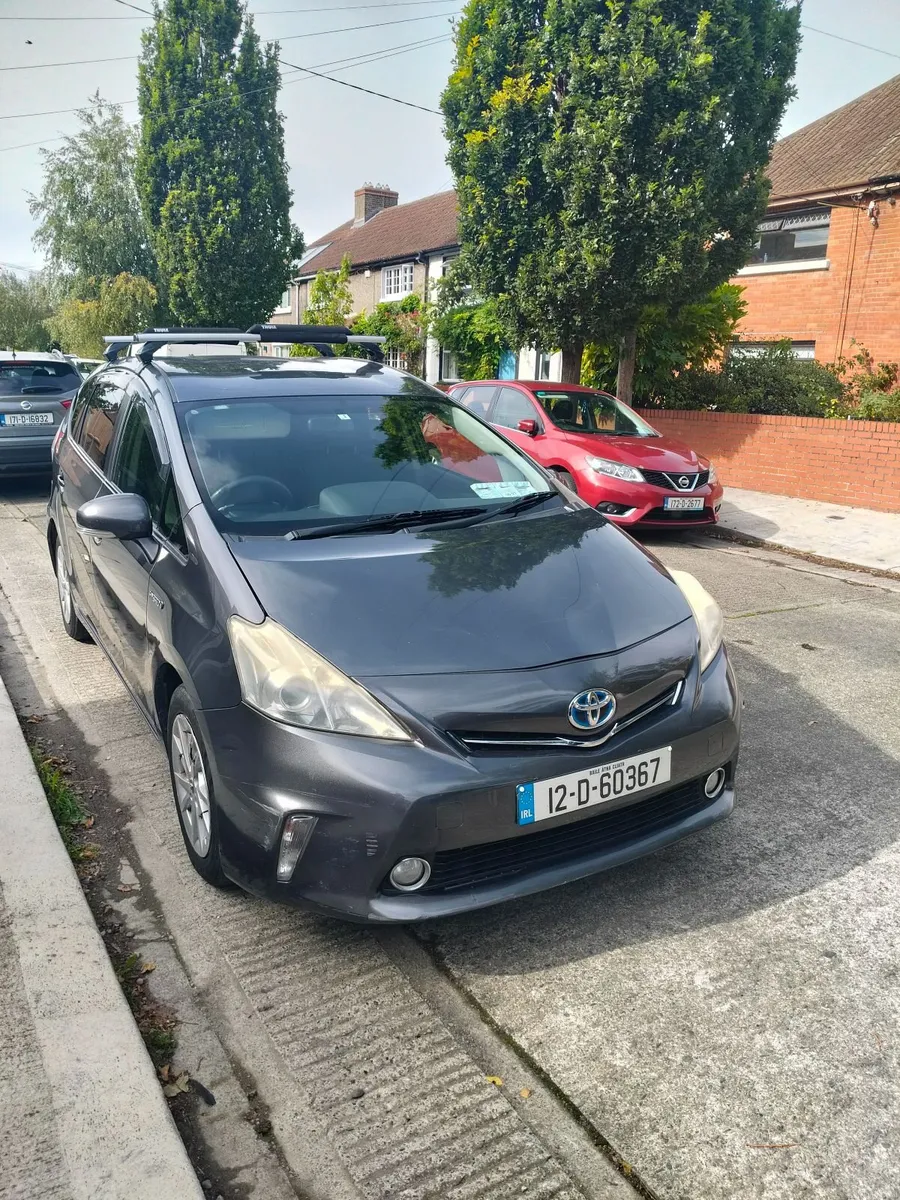 Toyota Prius 2012, 7 seater - Image 1