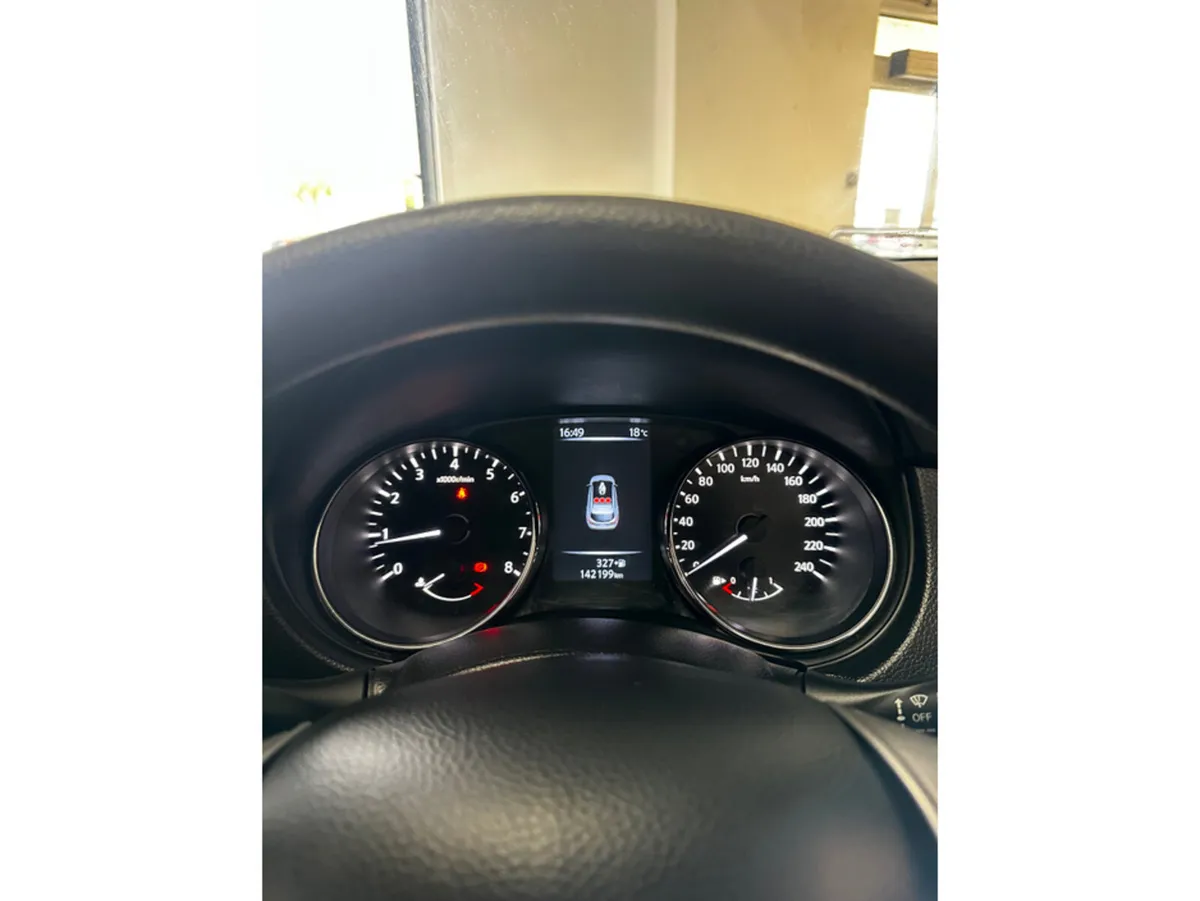 Nissan Qashqai 1.2 PET XE E6 4DR - Image 3