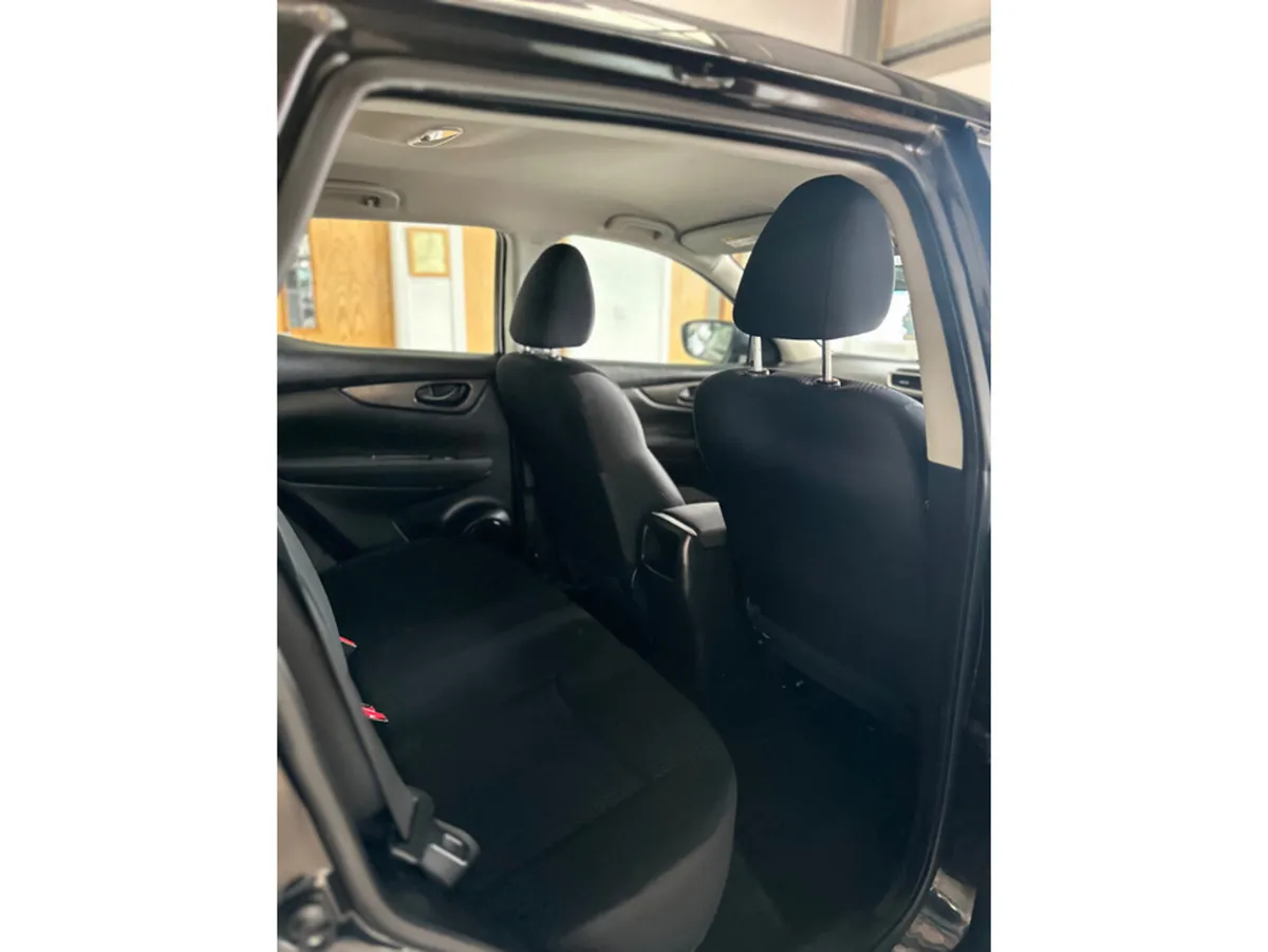 Nissan Qashqai 1.2 PET XE E6 4DR - Image 4