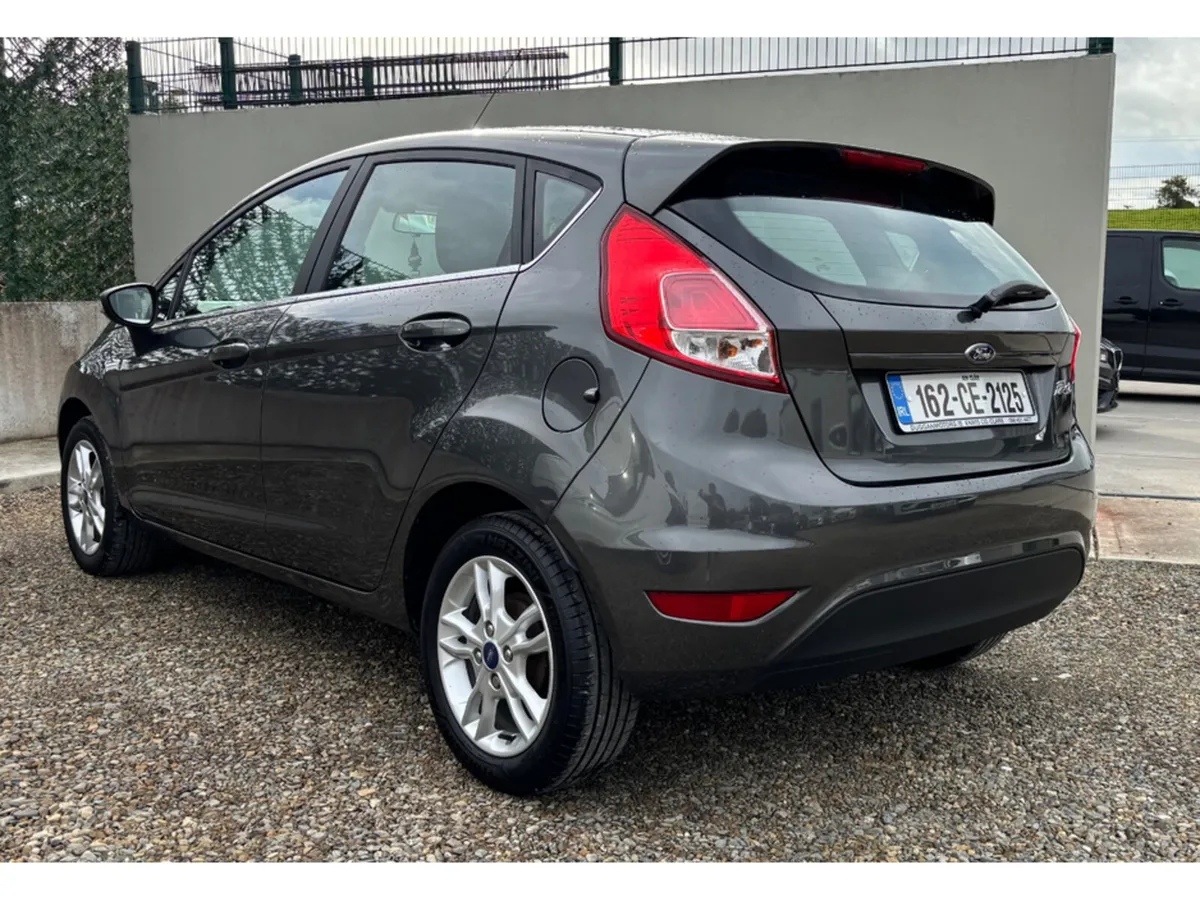 Ford Fiesta 1.25 ZETEC 82PS 5DR ARGENTO - Image 6