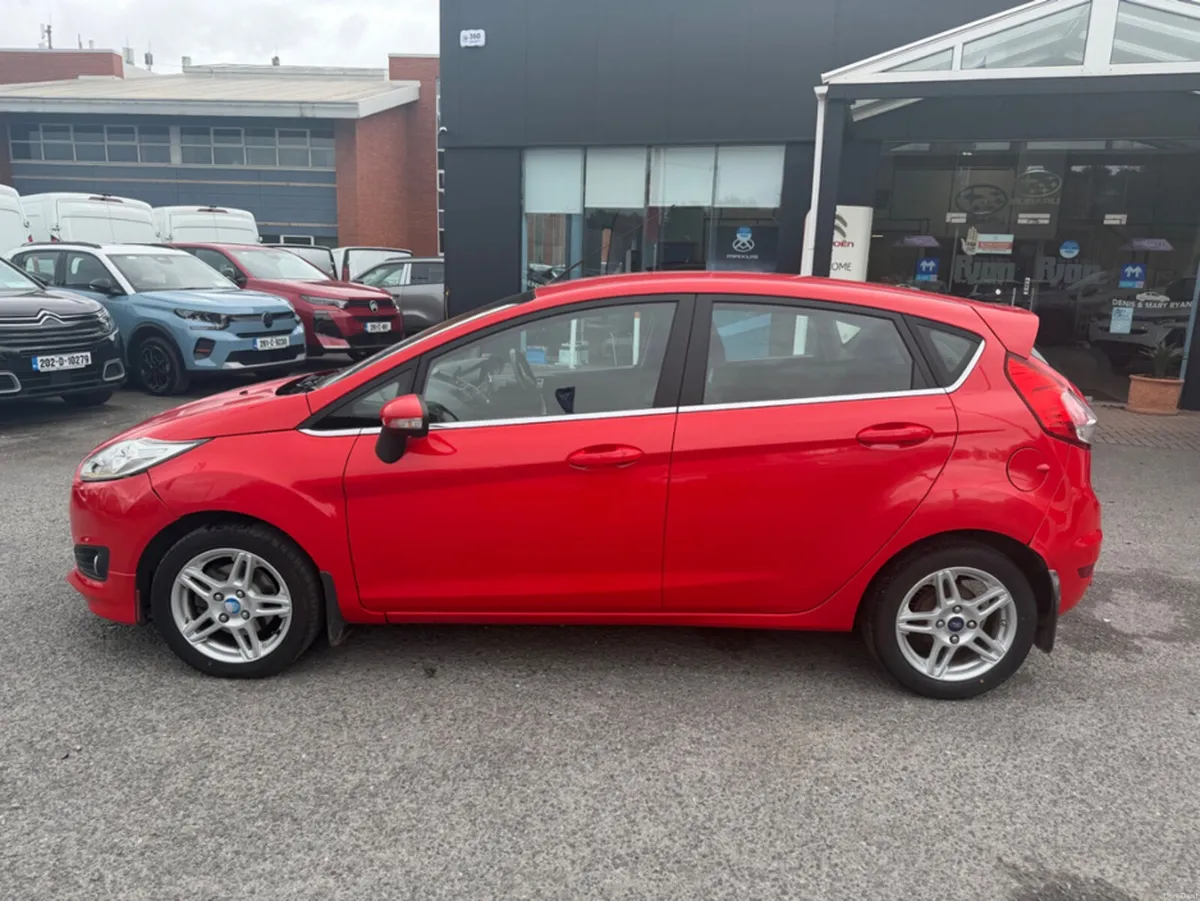 Ford Fiesta MCA TITANIUM 1.5 75PS M5 4DR - Image 2