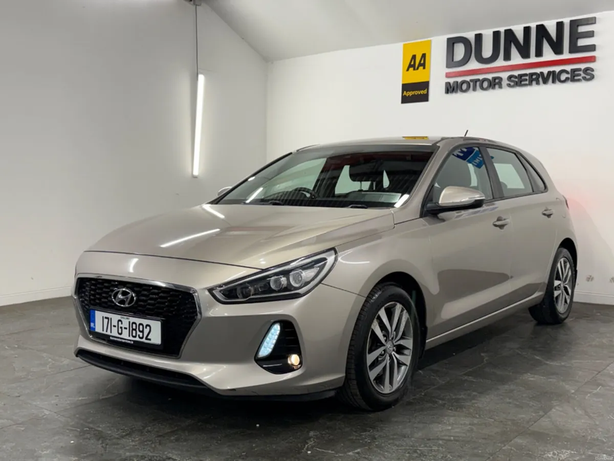 Hyundai i30 **DELUXE MODEL **MULTI SERVICE HISTORY - Image 2