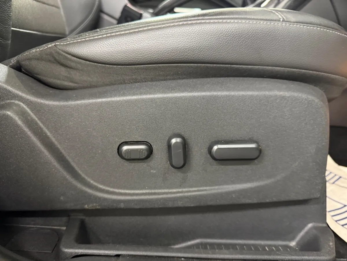 Ford Kuga **TITANIUM EDITION **MULTI SERVICE HISTO - Image 6
