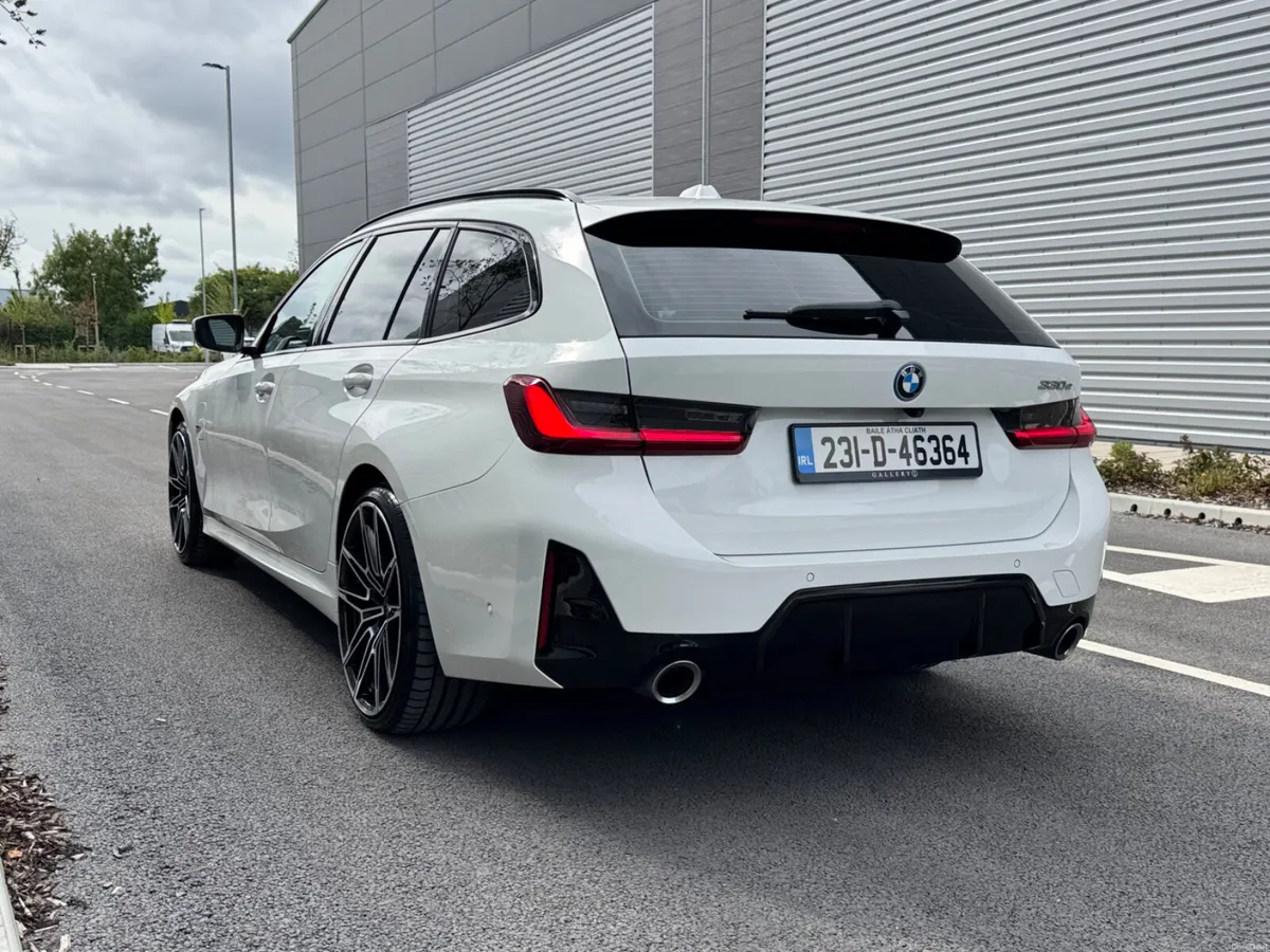 BMW 3-Series 2023 - Image 6