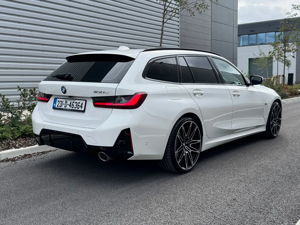 BMW 3-Series 2023 - Image 3
