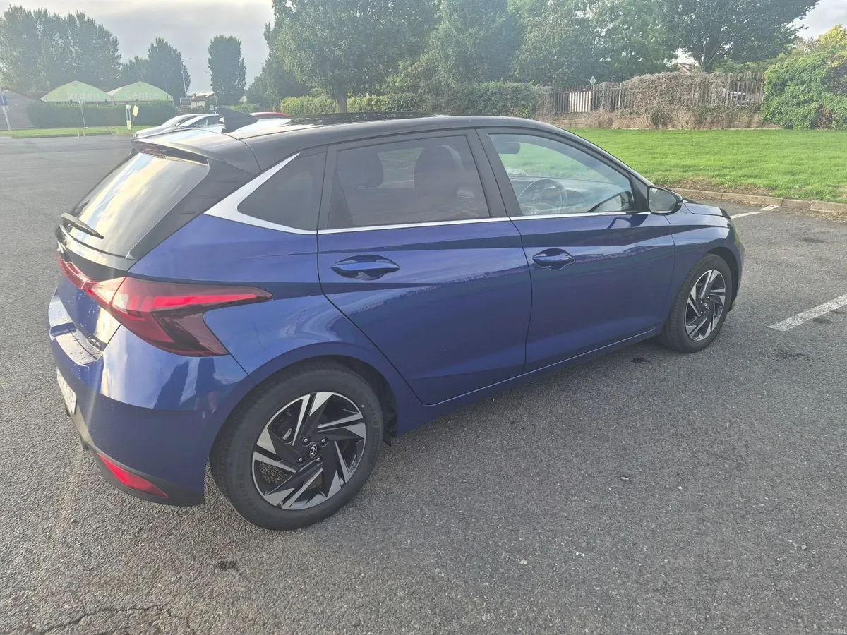 Hyundai i20 Deluxe Plus 2Tone 5Dr 2021 - Image 2