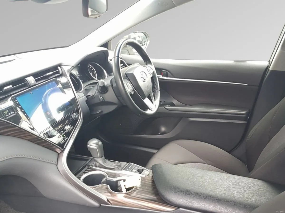 Toyota Camry 2.5 Hybrid Automatic - Image 4