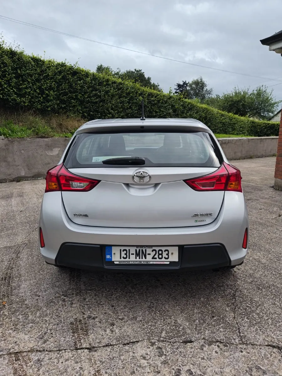 Toyota Auris 2013 - Image 2