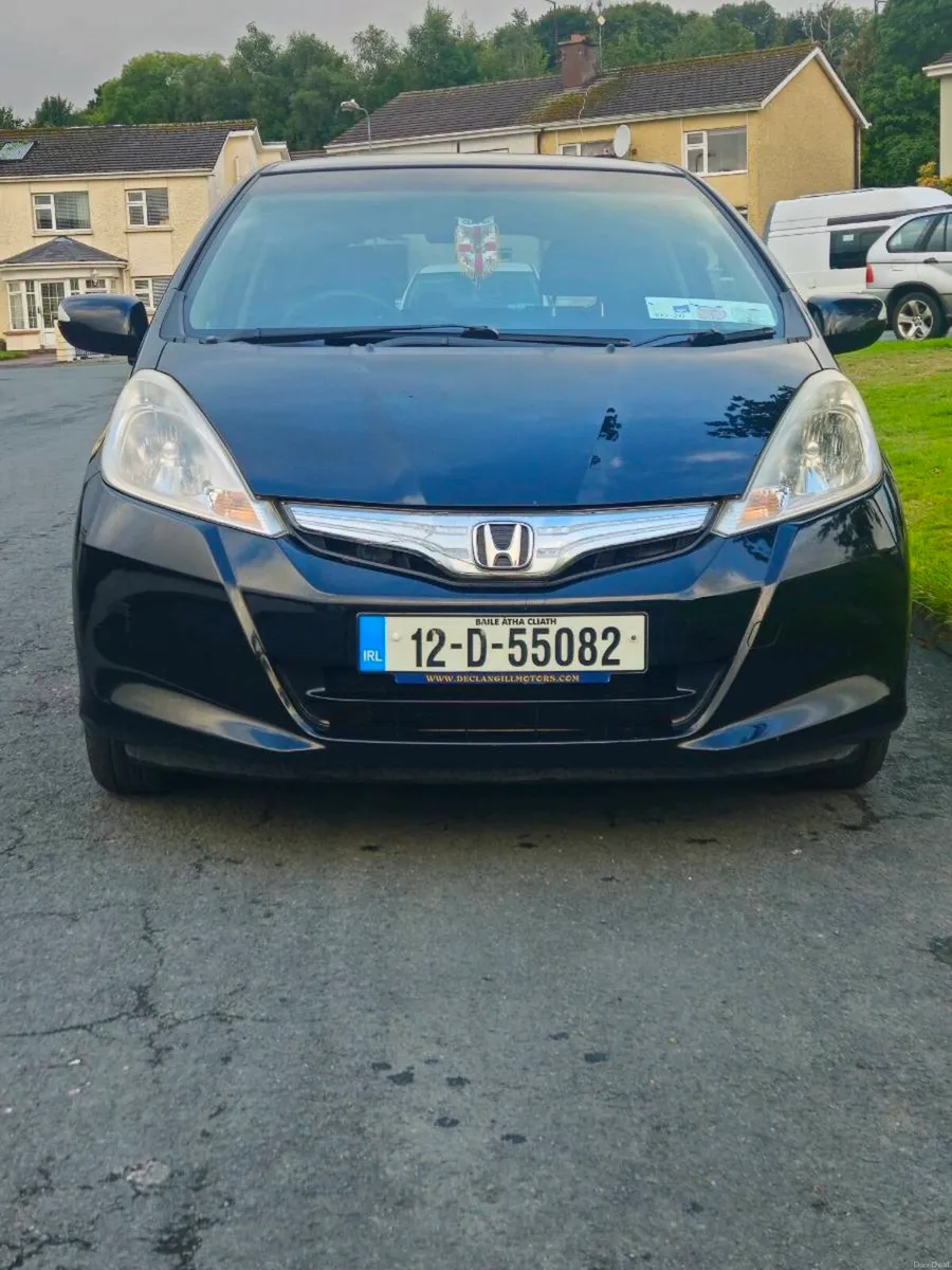 I am selling a 2012 Honda Fit Hybrid in very good - Image 6